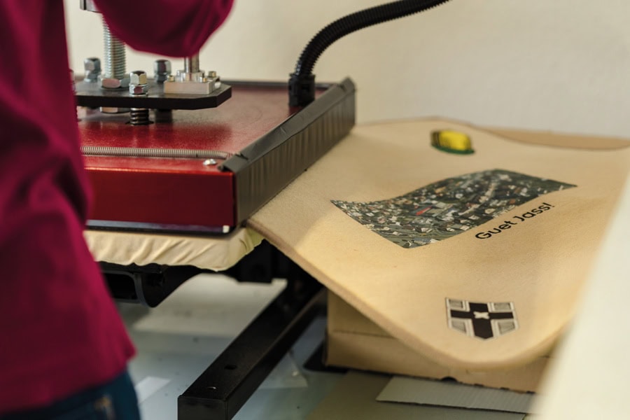 Herstellung individueller Jassteppiche. Produktion ab 1 Stück.